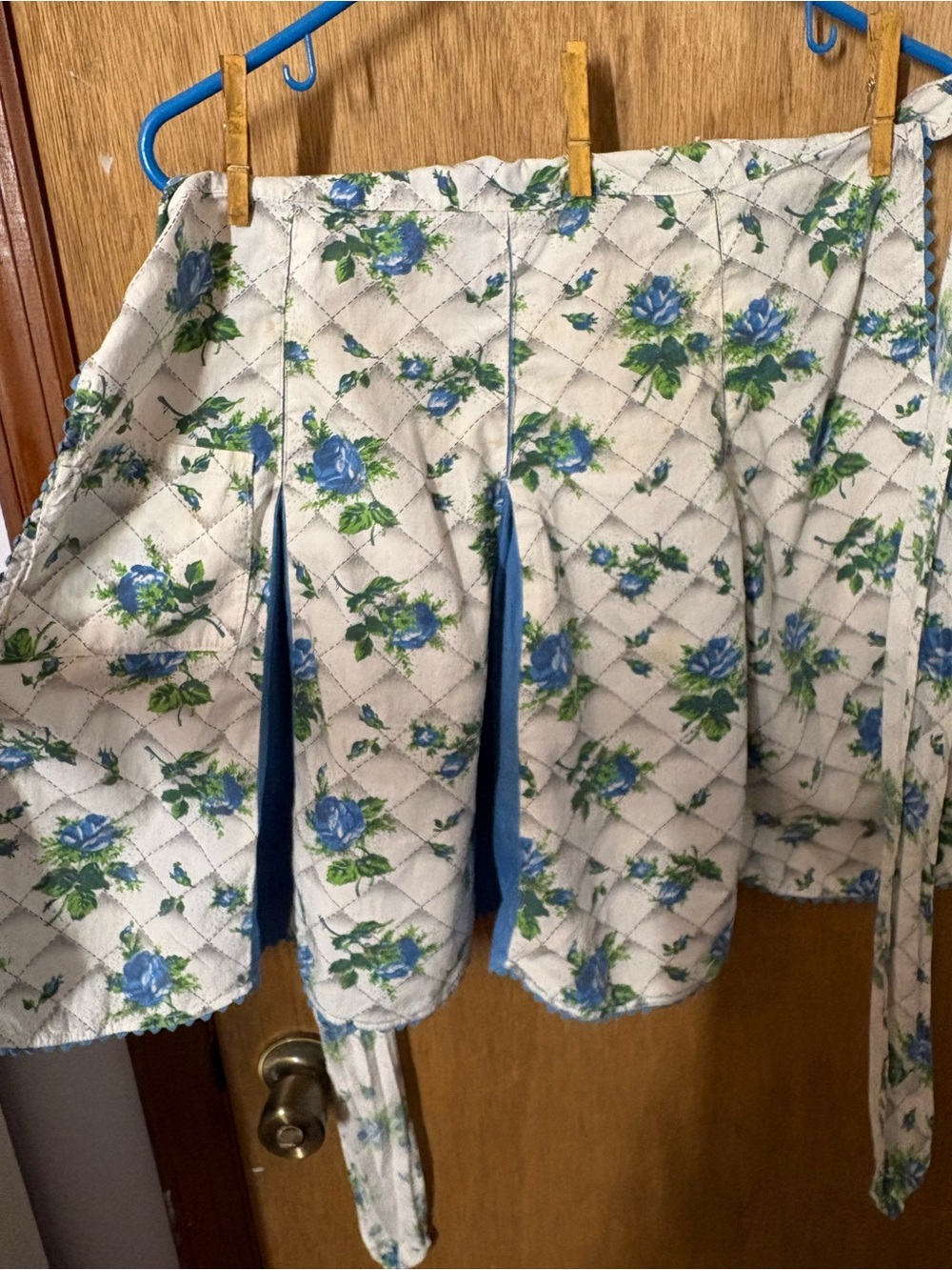 Vintage-Style Floral Kitchen Apron